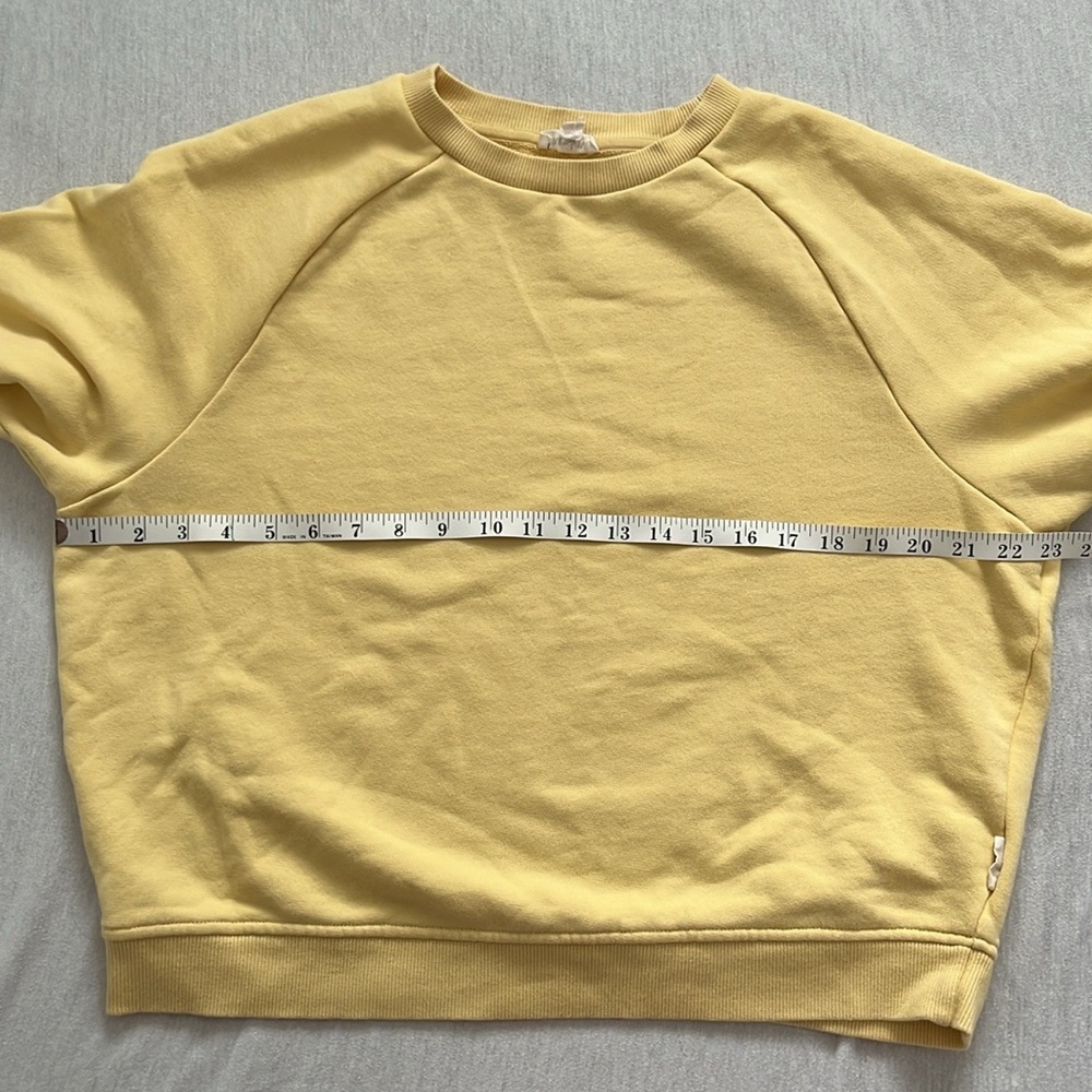 NWOT Wesley Yellow Crewneck, Relaxed Fit  Sweatshirt size L - Picture 4 of 8